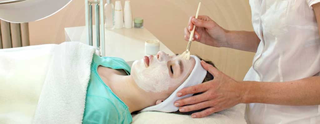 Model Louisville med spa client depicted in undergoing a chemical exfoliation treatment.
